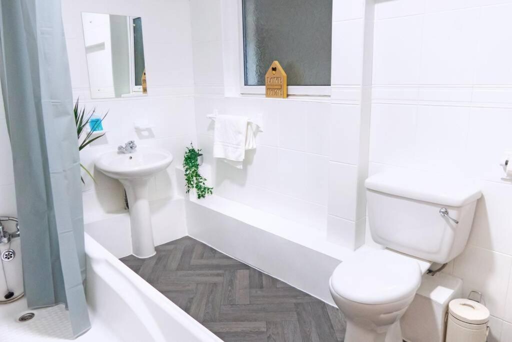 Apartment Up To 9 Close To Centre, Big Tv And Wifi Cardiff Eksteriør bilde